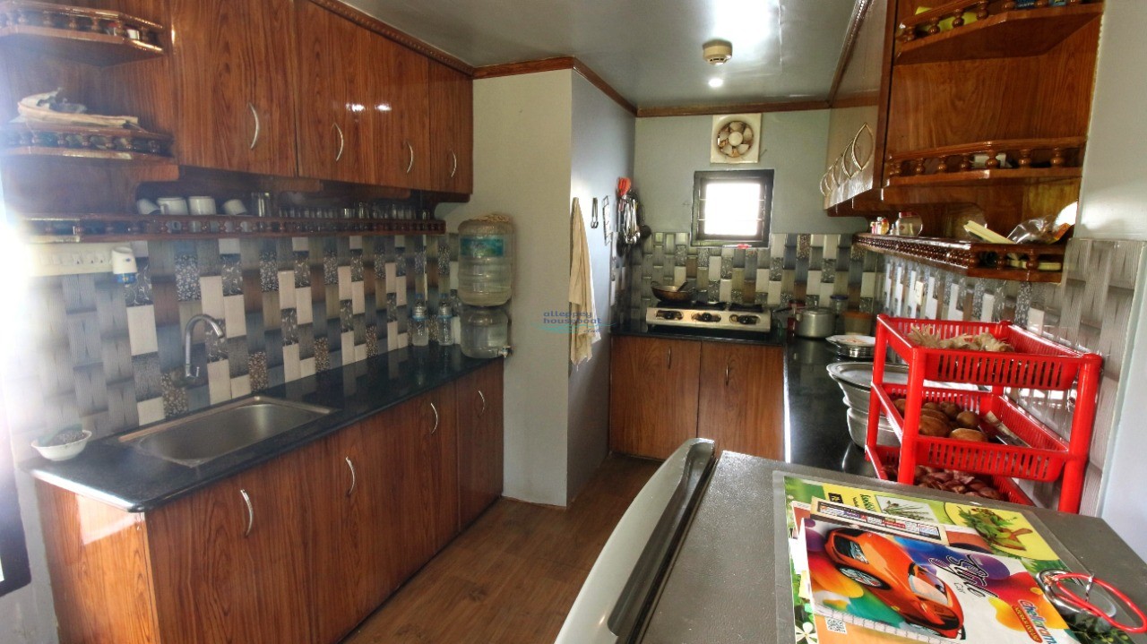 Bedroom Premium Houseboat With Upperdeck In Alleppey Glass Covered