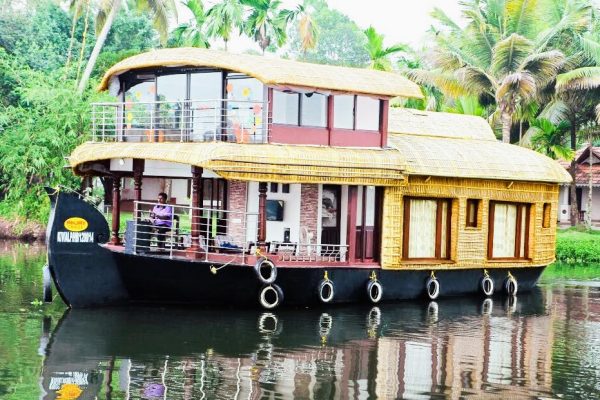 Premium 2 Bedroom Houseboat In Alleppey - Alleppey Houseboat Club