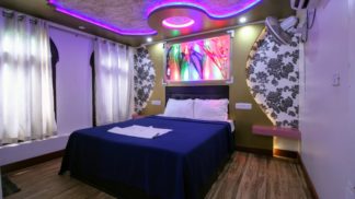 3 Bedroom Deluxe Houseboat with Upperdeck