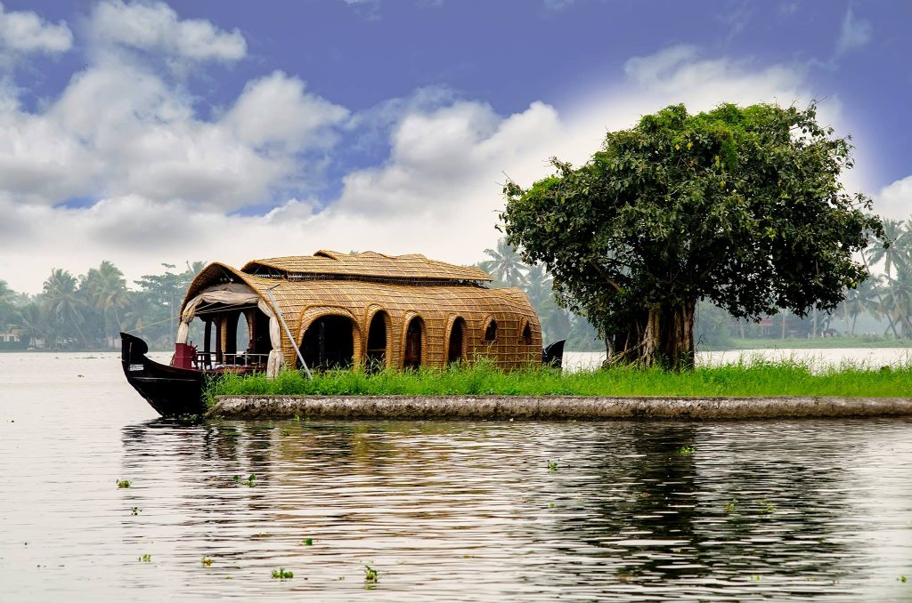 kerala-backwaters-tour-top-10-backwaters-alleppey-houseboat-club