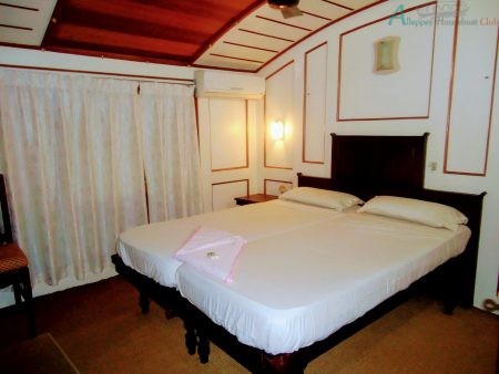 1 Bedroom Deluxe Boathouse