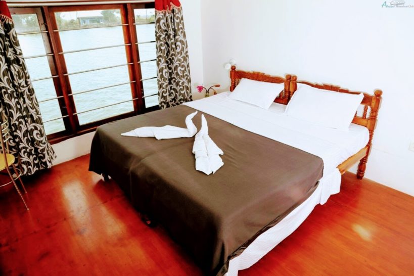 2 Bedroom Premium Houseboat