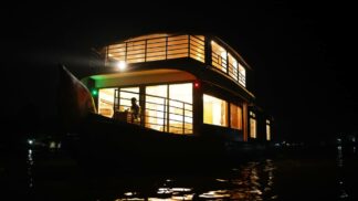 2 Bedroom Premium Houseboat With Upperdeck