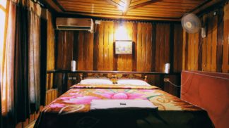 5 Bedroom Houseboat