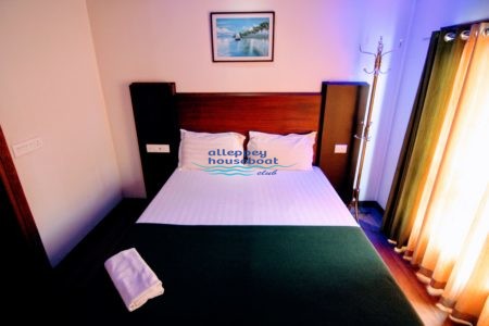5 Bedroom Premium Houseboat