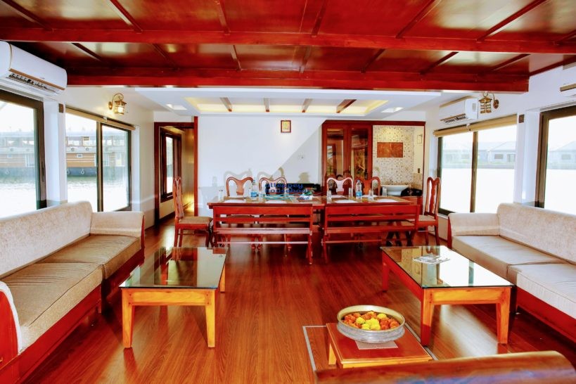 4 Bedroom houseboat