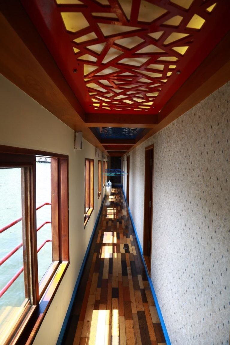 5 Bedroom Deluxe Alleppey Houseboat - Alleppey Houseboat Club