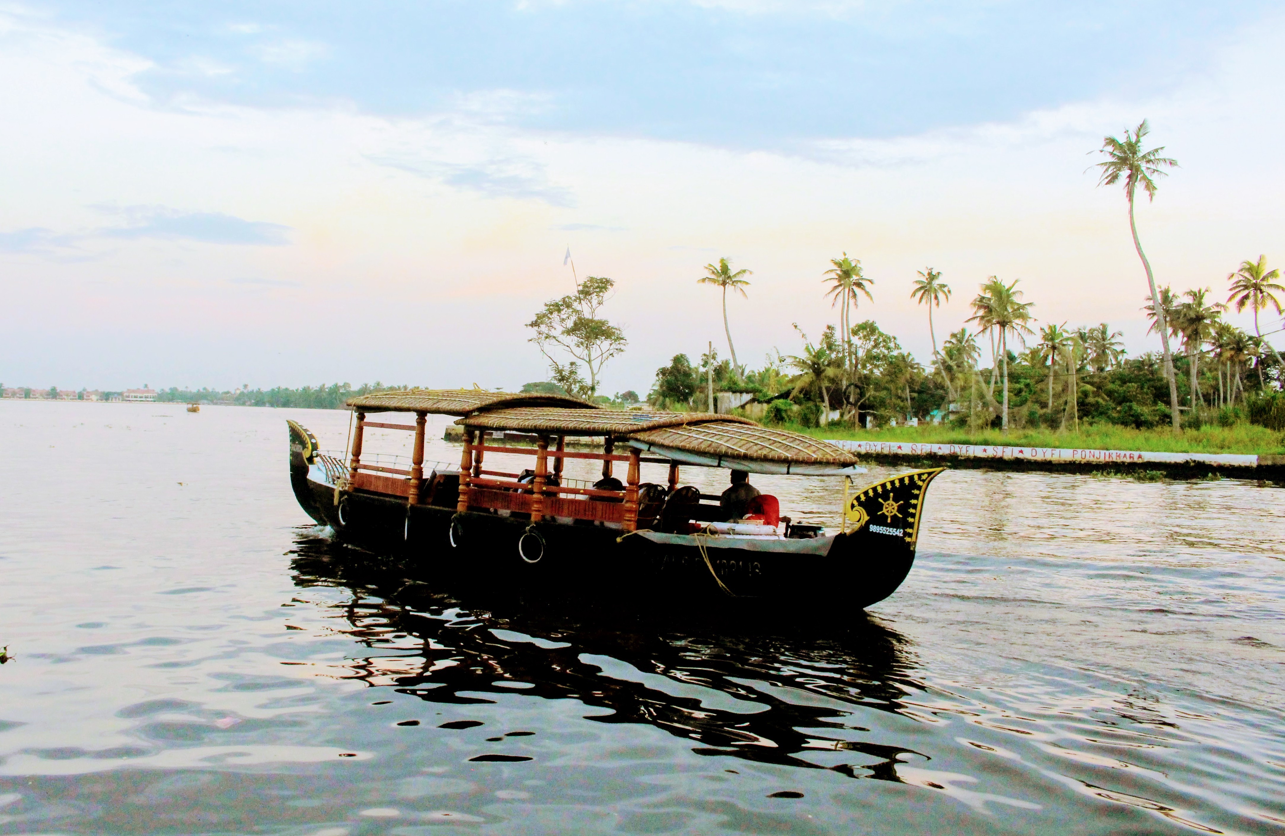 alleppey motorboat cruise
