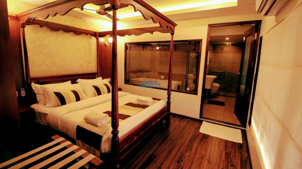 1 Bedroom Ultra Luxury Houseboat