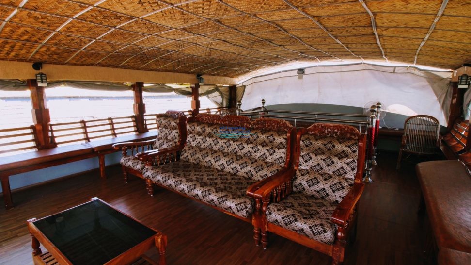 3 Bedroom Premium Houseboat With Upperdeck