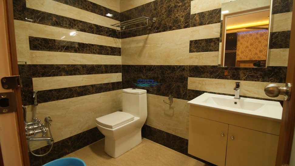 4bed luxury bathroom