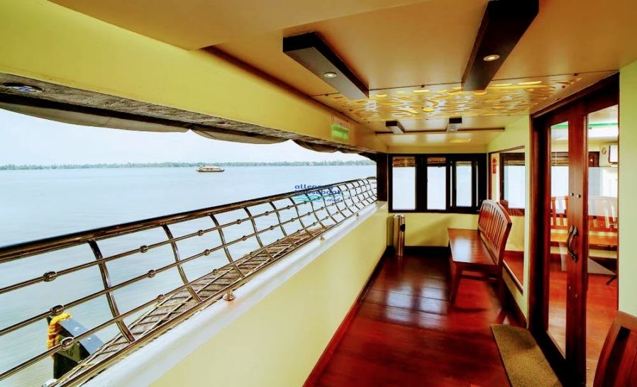 6 Bedroom Premium Houseboat