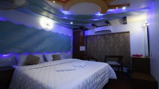 6 Bedroom Premium Houseboat with Upperdeck