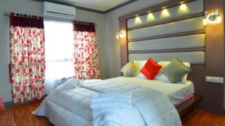 3 bedroom premium houseboat