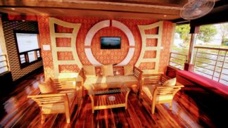 10 Bedroom Houseboat with Upperdeck