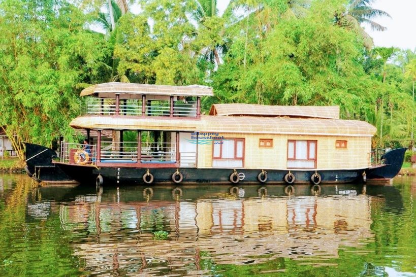 2 Bedroom Deluxe Houseboat with Upperdeck - Alleppey Houseboat Club