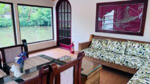 1 Bedroom Luxury Houseboat with Upperdeck at Kumarakom (With Jacuzzi)