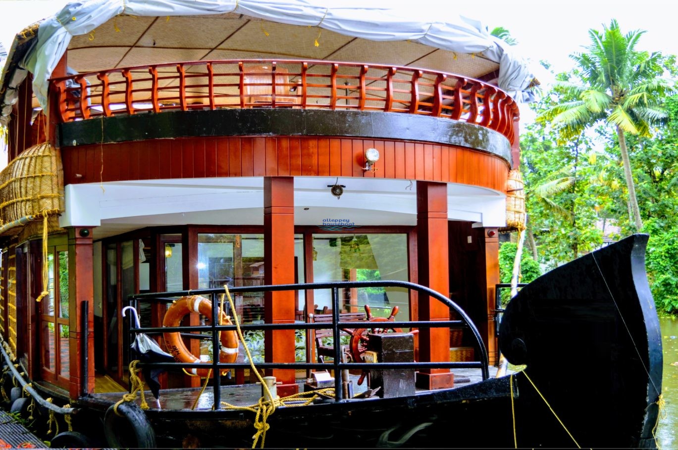 1 Bedroom Luxury Houseboat with Upperdeck at Kumarakom (With Jacuzzi) Alleppey Houseboat Club