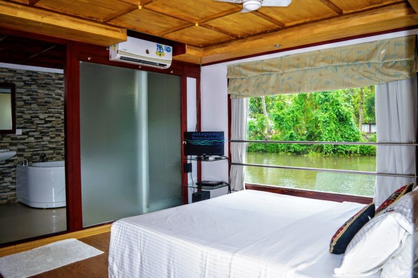 1 Bedroom Luxury houseboat with Upperdeck