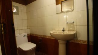 2 Bedroom Houseboat with Upperdeck