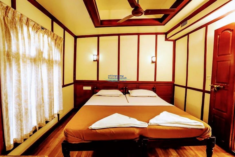 3 Bedroom Houseboat