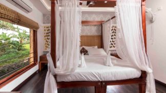 3 bedroom super luxuy houseboat Kumarakom