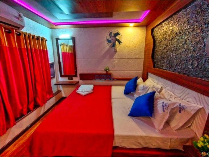 5 Bedroom Houseboat with Upperdeck