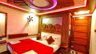 5 Bedroom Houseboat with Upperdeck