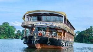 6 Bedroom Deluxe Houseboat with Upperdeck