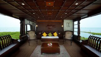 3 Bedroom Houseboat with Upperdeck