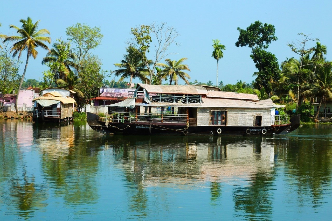 1 Bedroom Deluxe Houseboat with Upper Deck - Alleppey Houseboat Club