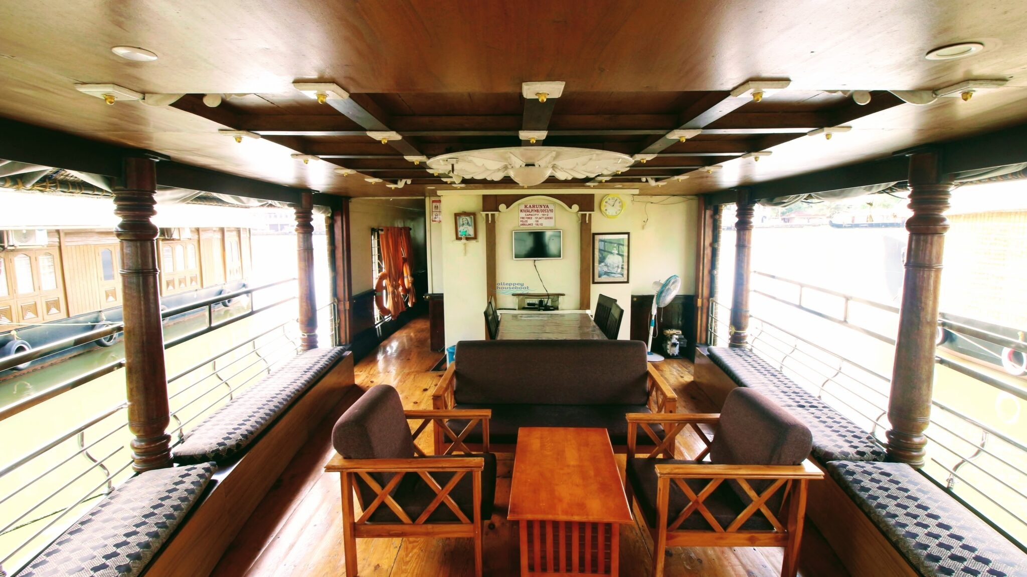 1 Bedroom Deluxe Houseboat With Upper Deck - Alleppey Houseboat Club