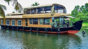 2 Bedroom Deluxe Houseboat with Upper Deck