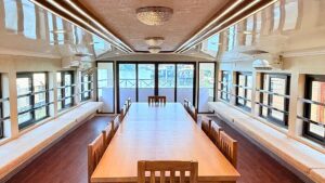 4 Bedroom Super Deluxe Houseboat with Upper Deck & Sun desk area