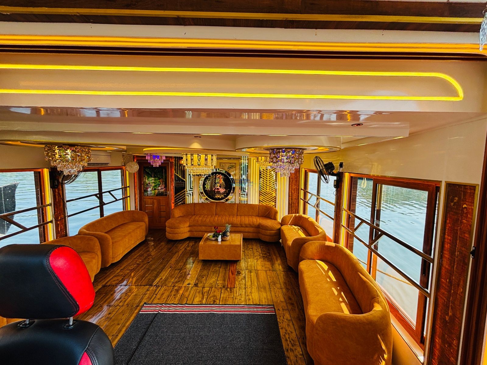 5 bedroom premium houseboat with upperdeck