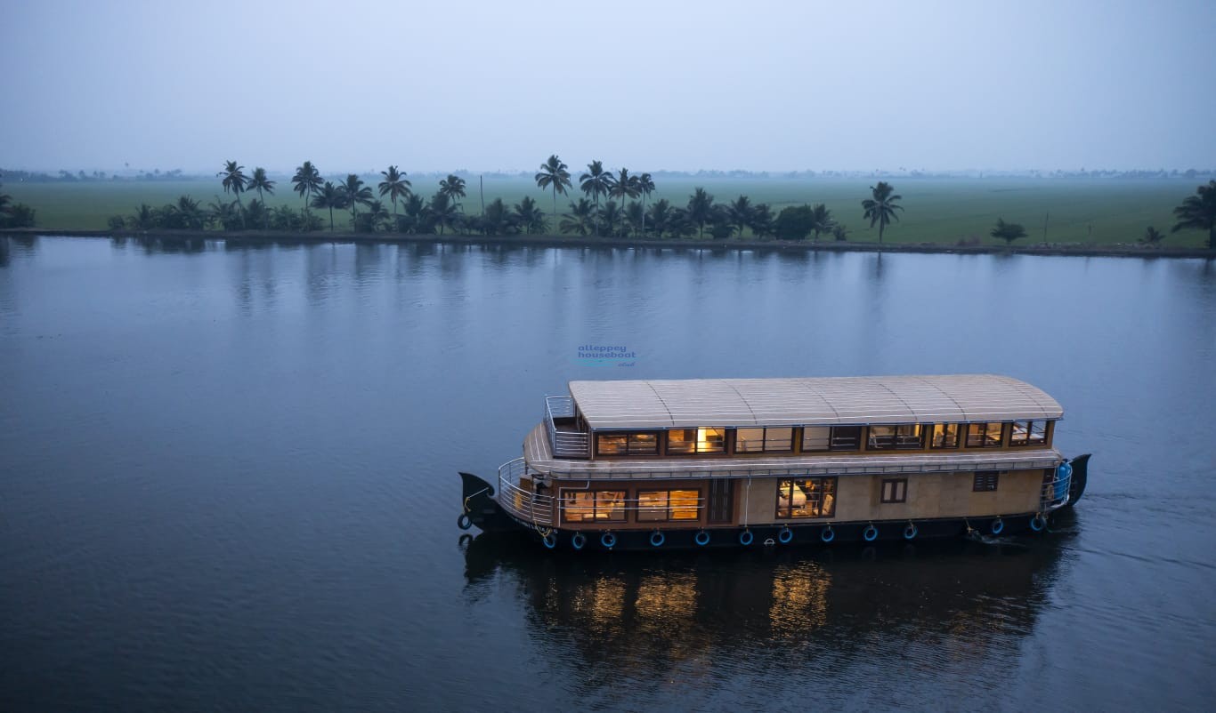 2 Bedroom Ultra Luxury Houseboat with Upper Deck Alleppey Houseboat Club