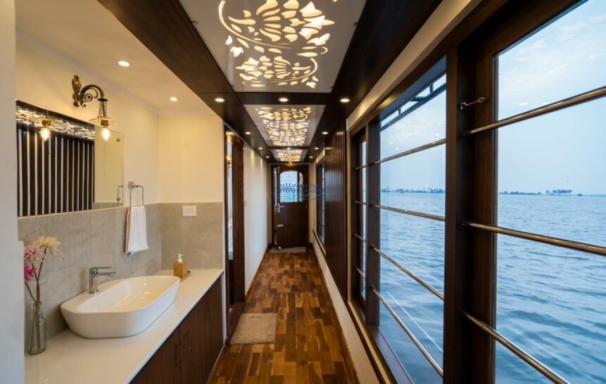 2 Bedroom Luxury Houseboat
