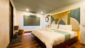 4 Bedroom Luxury Houseboat with Upper Deck