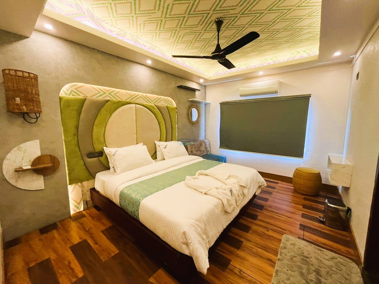 4 Bedroom Luxury Houseboat with Upper Deck Alleppey Houseboat Club