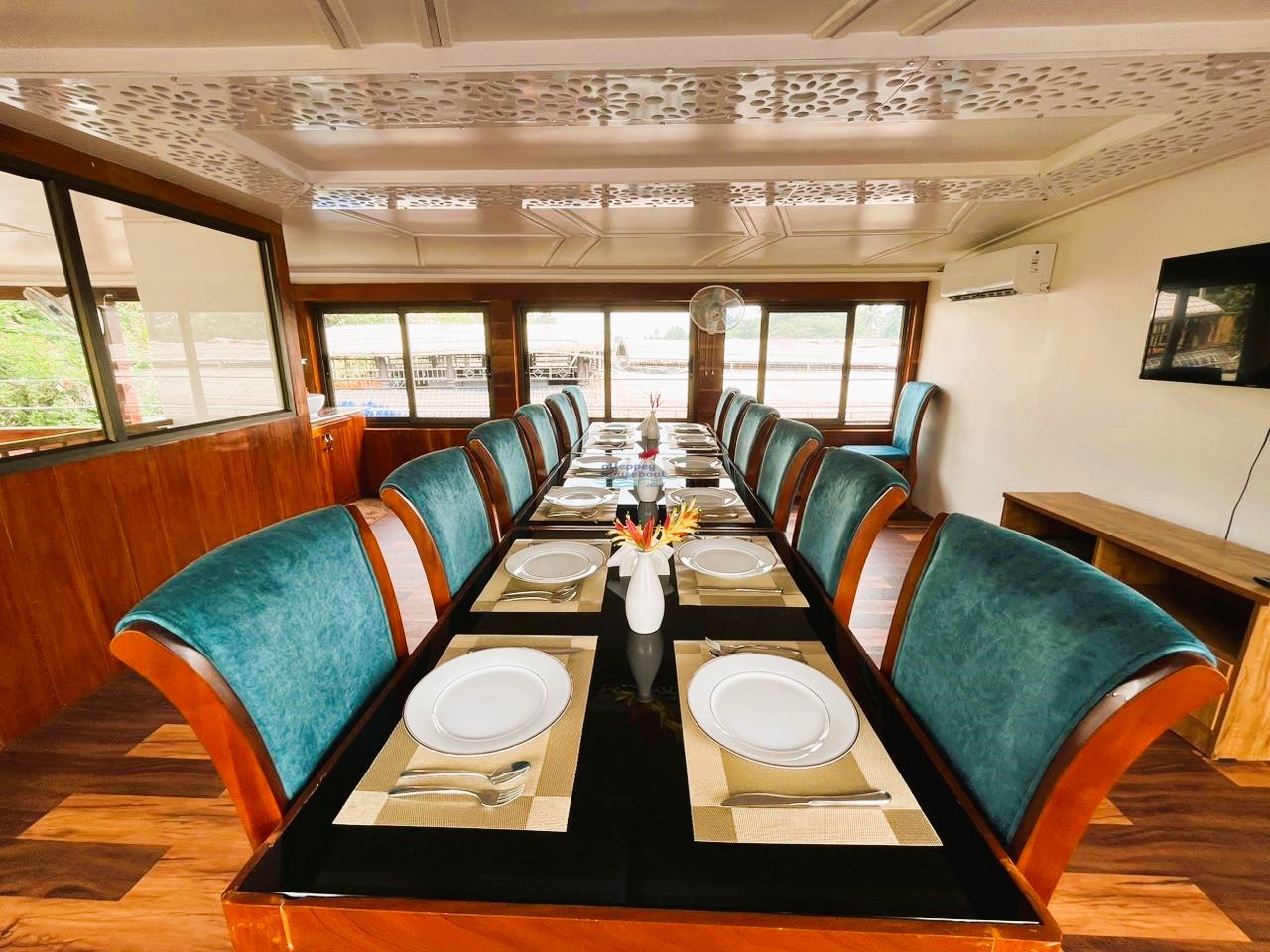 4 Bedroom Luxury Houseboat with Upper Deck Alleppey Houseboat Club