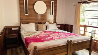 1 Bedroom Premium Houseboat With Upperdeck