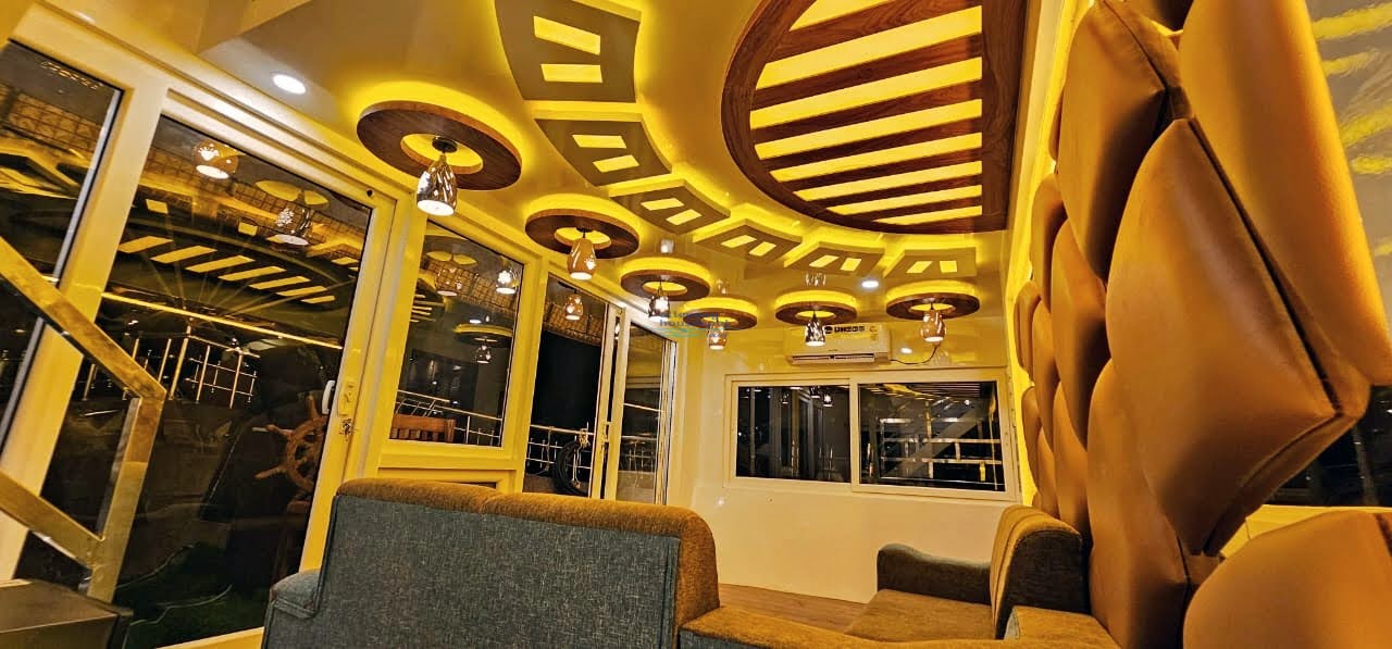 8 Bedroom Luxury Houseboat with Upperdeck Alleppey Houseboat Club