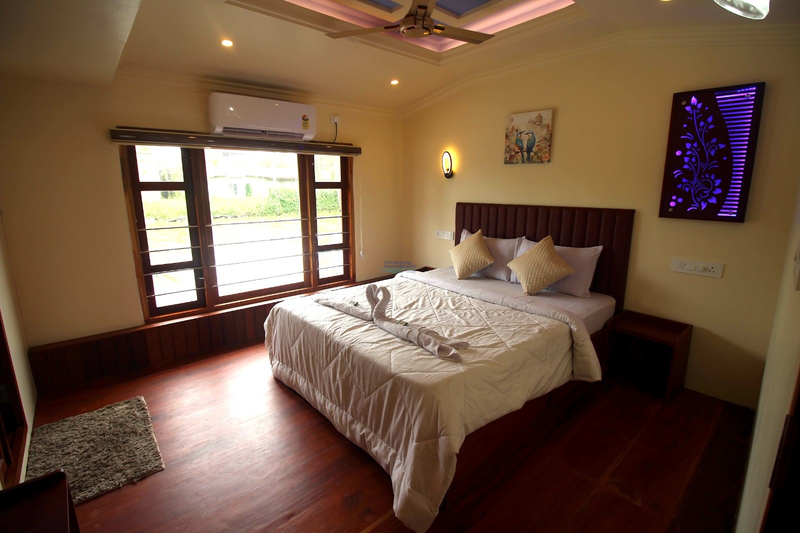 2 bedroom premium houseboat in alleppey with upper deck
