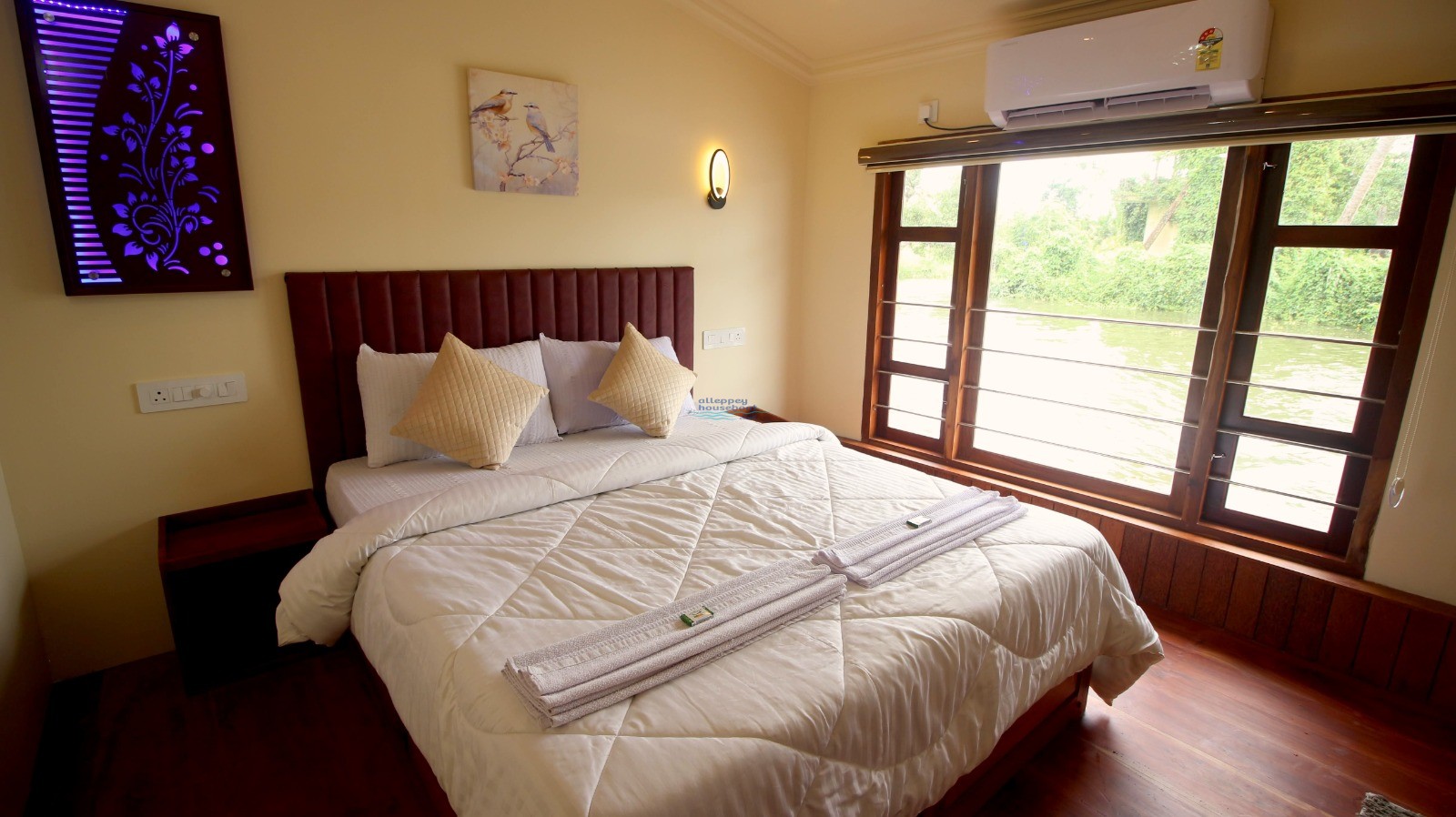 2 bedroom deluxe houseboat in alleppey with upper deck