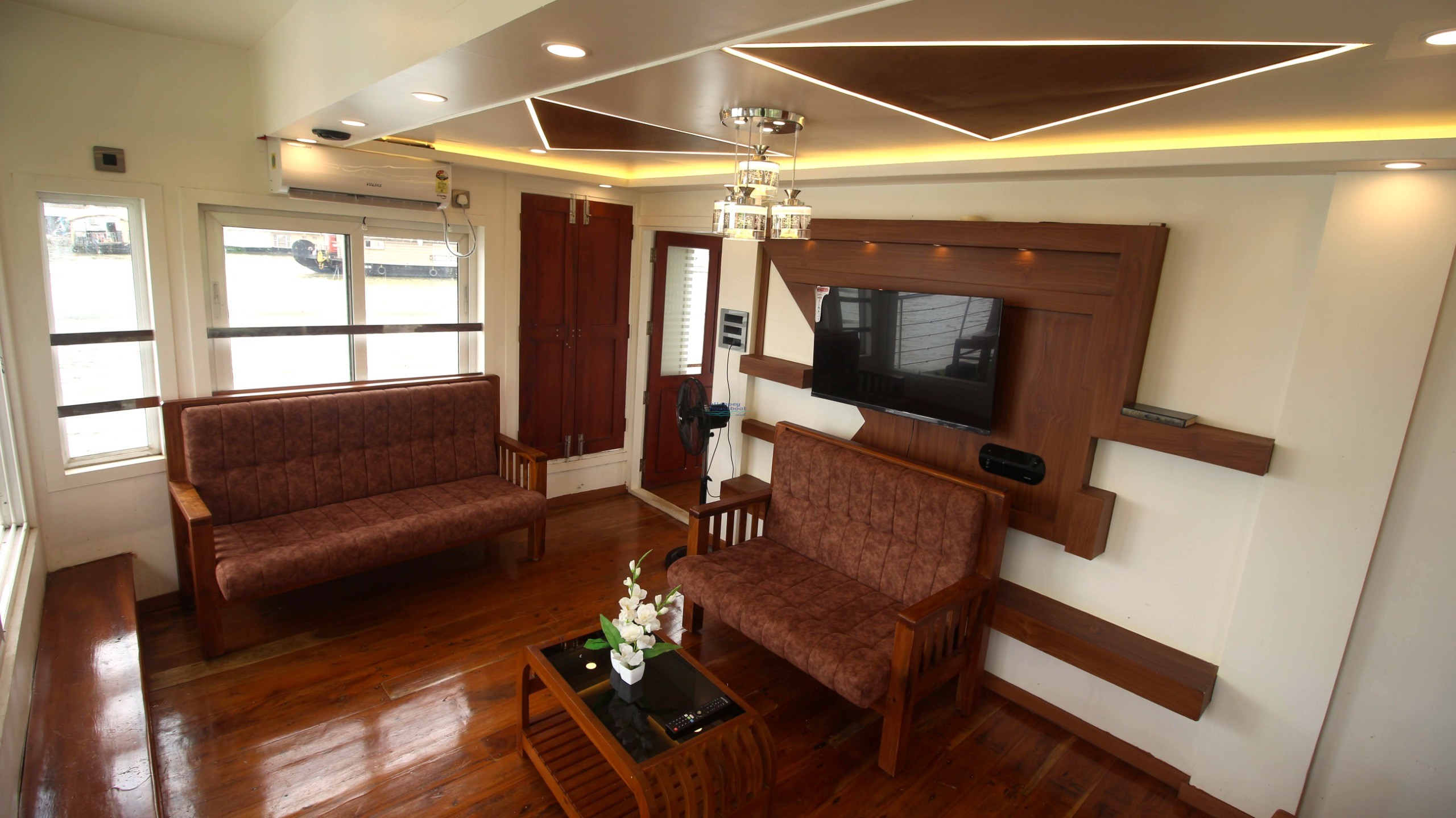 2 bedroom premium houseboat in alleppey with upper deck