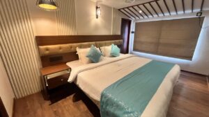3 Bedroom Luxury Houseboat with Upper Deck in Alleppey