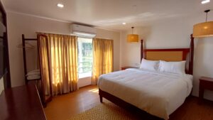 2 Bedroom Luxury Houseboat With Upper Deck